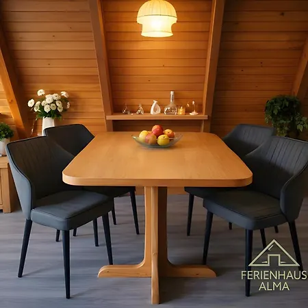 Haus Alma 度假居 *